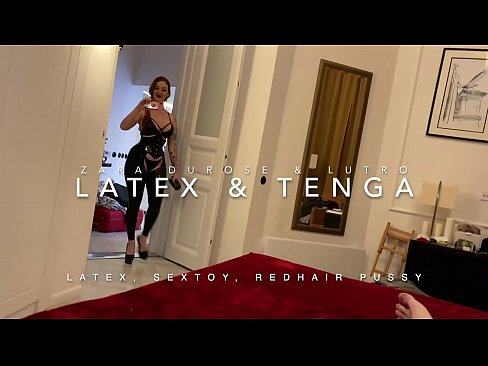 ❤️ Jaruma mai jajayen kaya sanye da rigar latex mai cin duri bidiyon tsutsa ️❤
